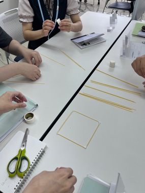 パスタタワー対決で学ぶ“伝え合う力”